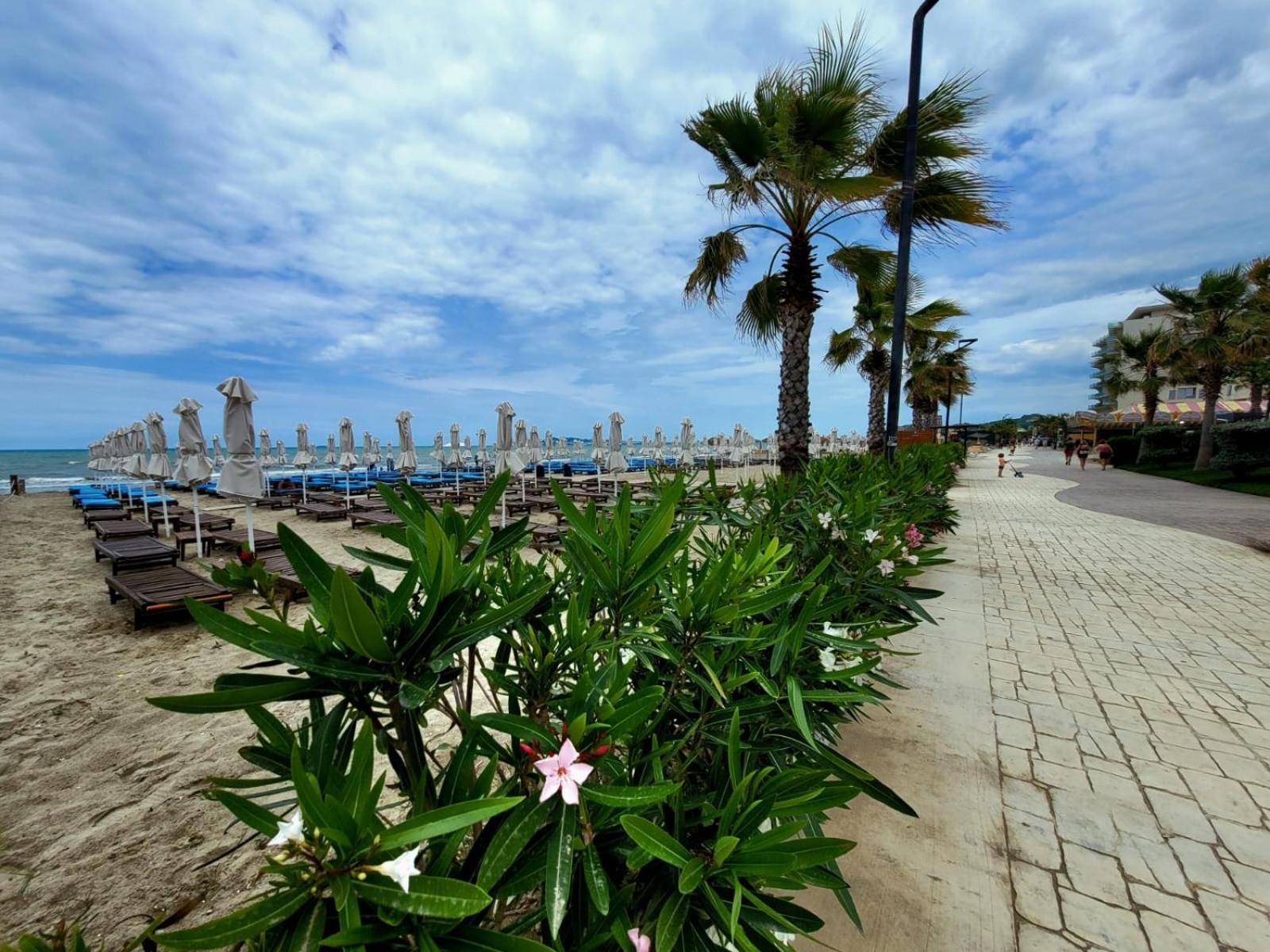 J&A Beachside Apartment Golem  Zewnętrze zdjęcie